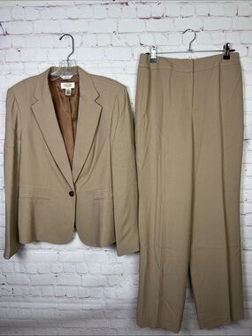 Talbots Classic Pants Suit in Mini Tan Chevron Print